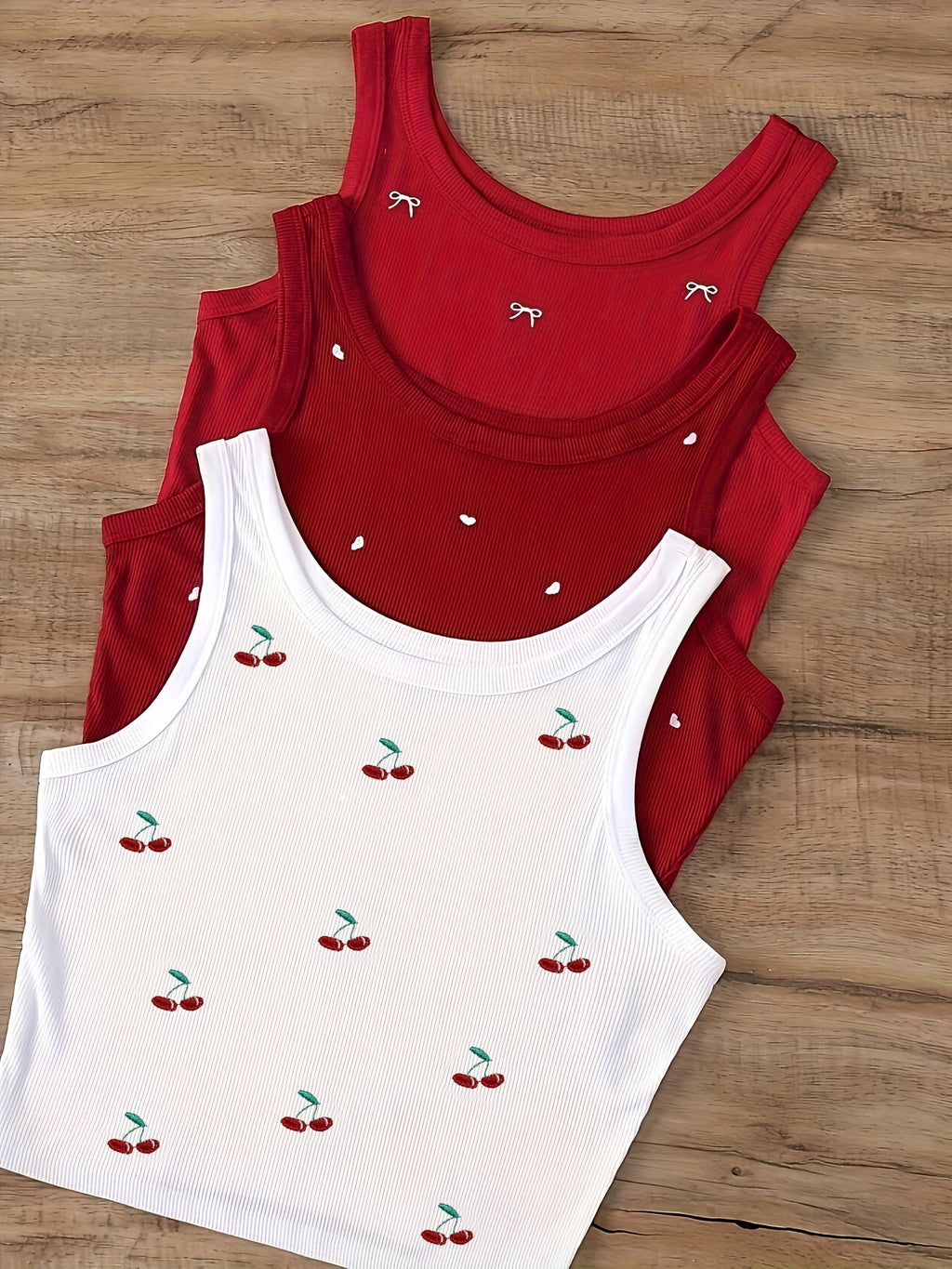 Top Corto Bordado con Cerezas, Lazos y Corazones – Estilo Coquette