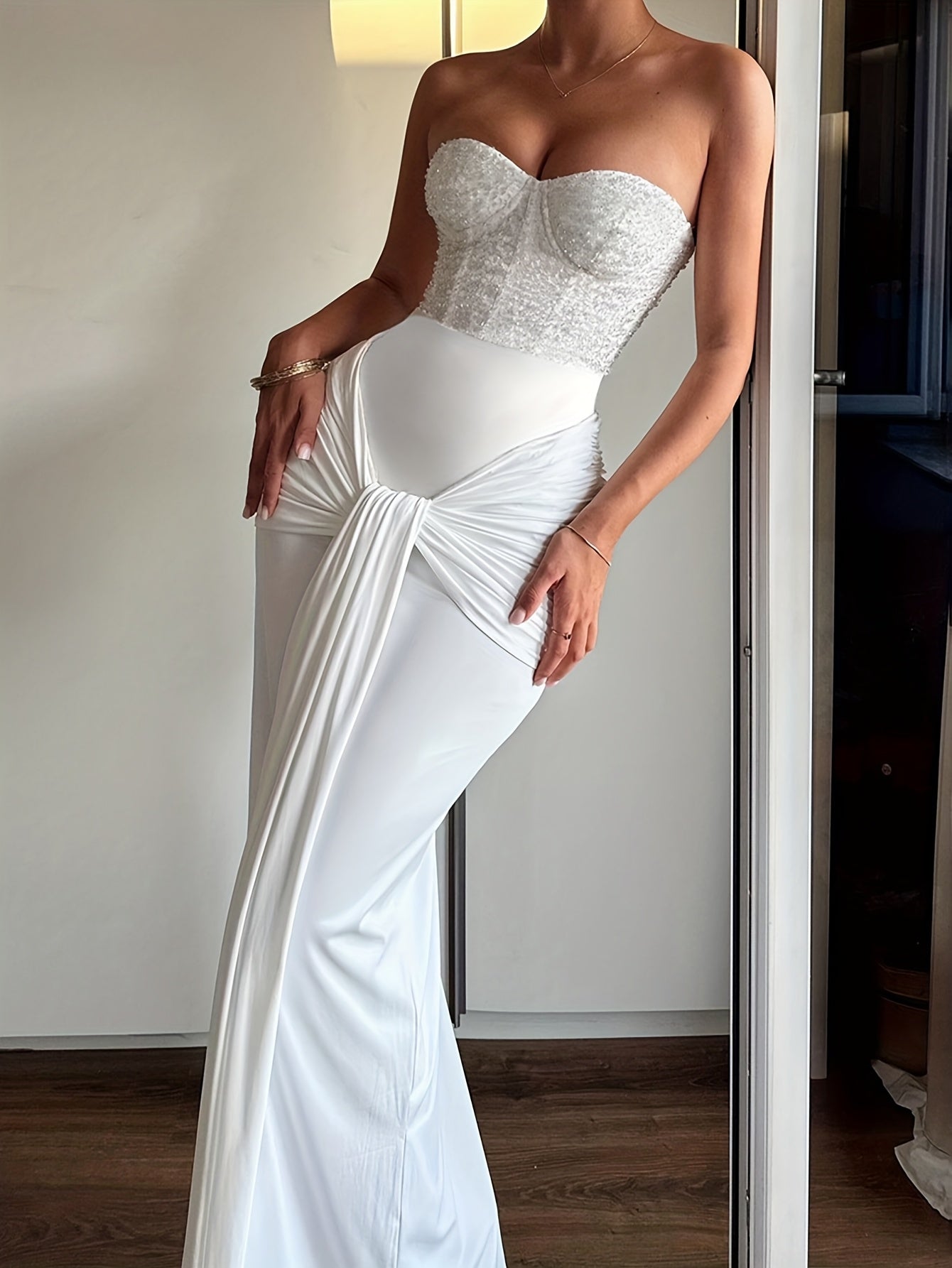 Vestido Largo Blanco con Lentejuelas y Espalda Descubierta – Elegancia Total