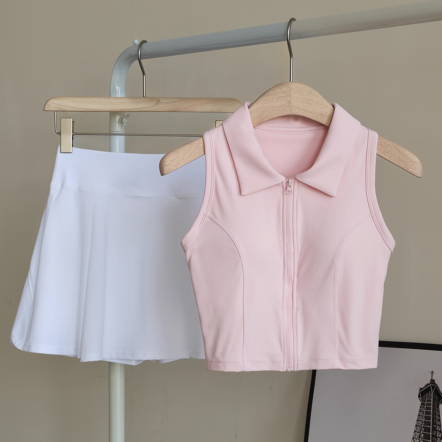 Set Deportivo 2 Piezas – Top con Almohadillas + Falda Short de Alto Rendimiento