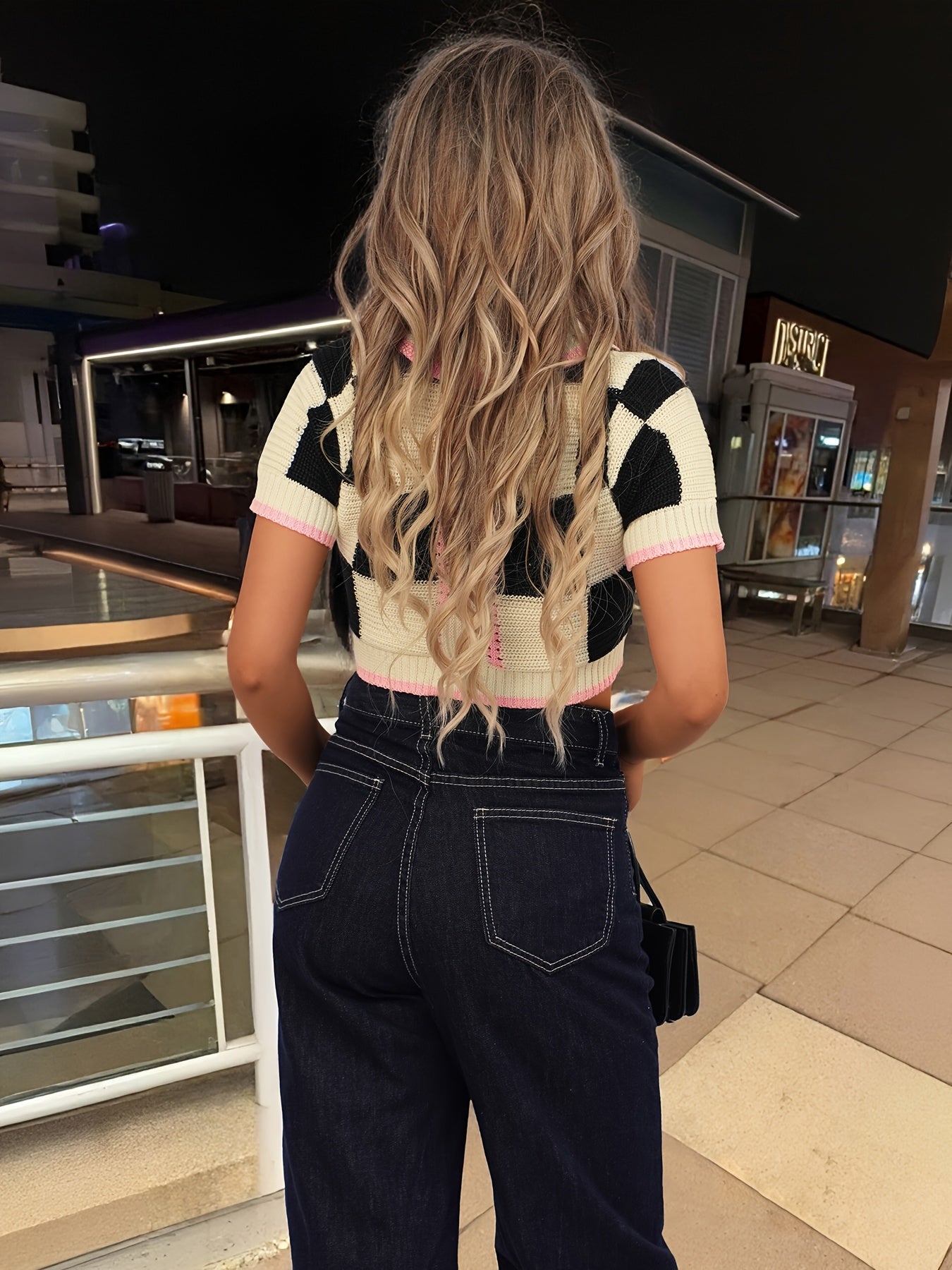 Top negro con botones de perlas + malla