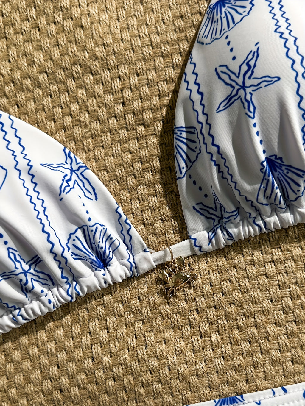 Bikini de tres piezas estilo isla tropical