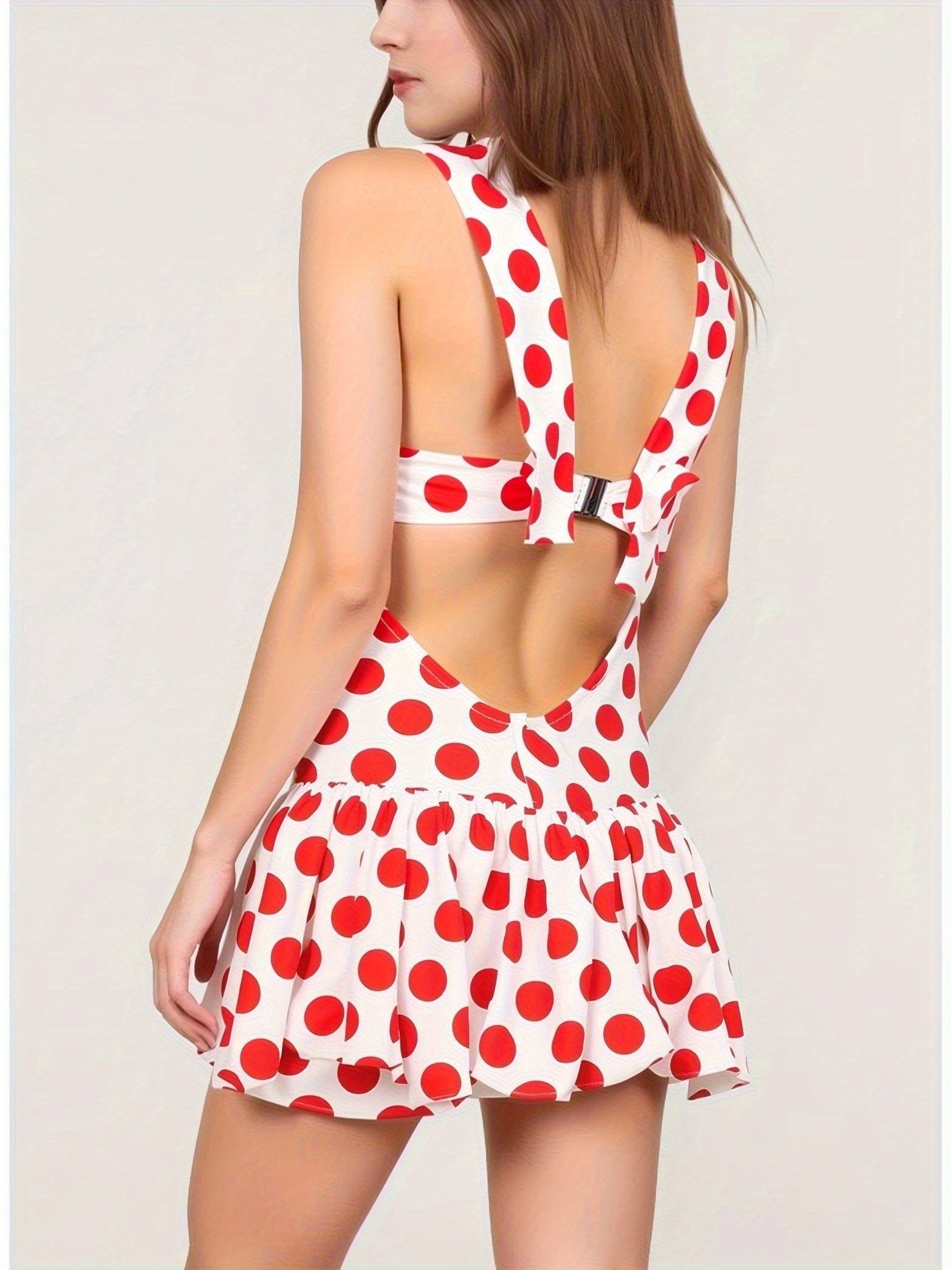 Vestido Corto con Espalda Descubierta y Lunares – Sexy & Elegante