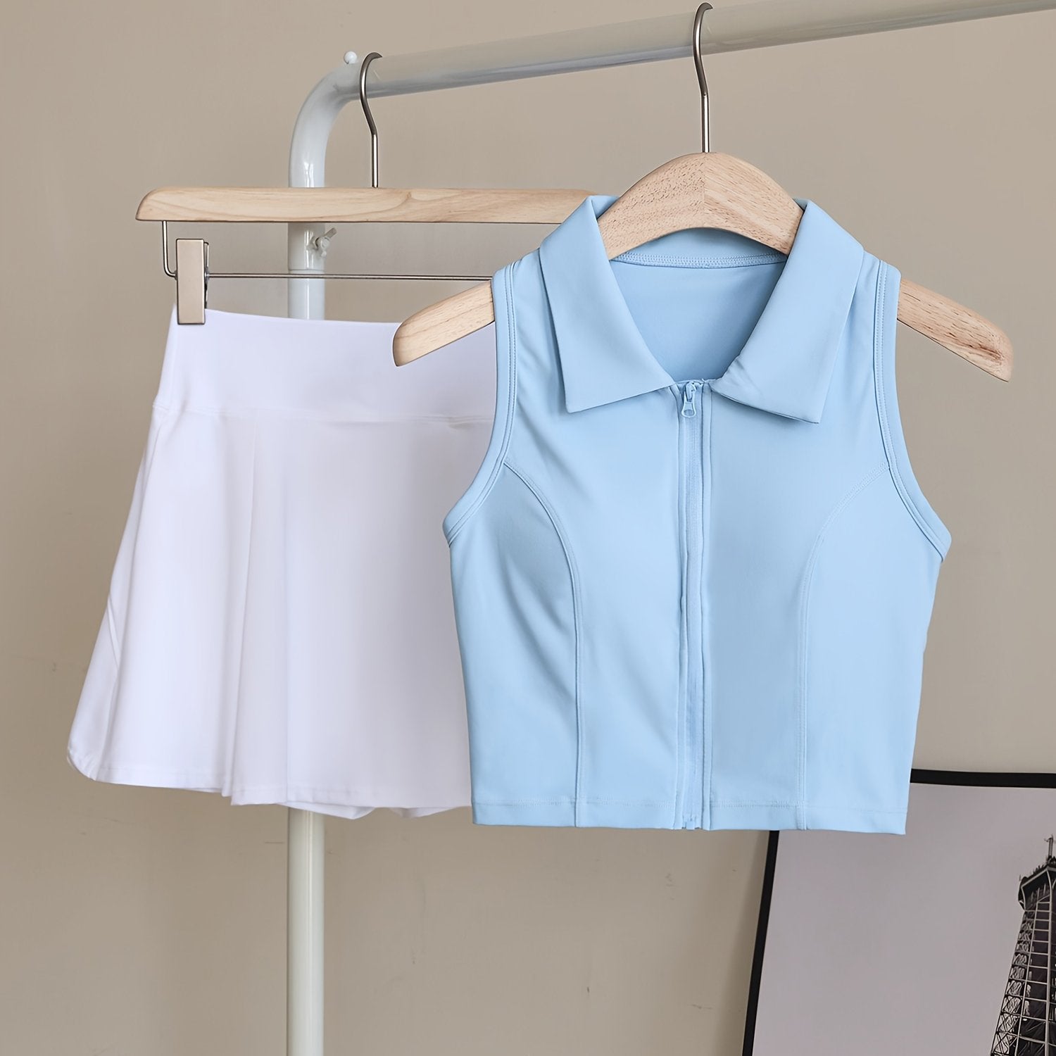 Set Deportivo 2 Piezas – Top con Almohadillas + Falda Short de Alto Rendimiento