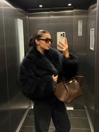 Abrigo sintético con cuello alto y botones