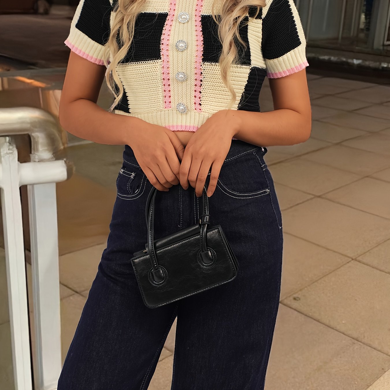 Top negro con botones de perlas + malla