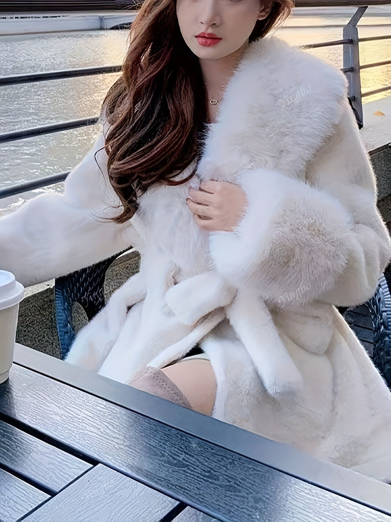 Abrigo Largo de Peluche · Cálido y Confortable