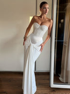 Vestido Largo Blanco con Lentejuelas y Espalda Descubierta – Elegancia Total