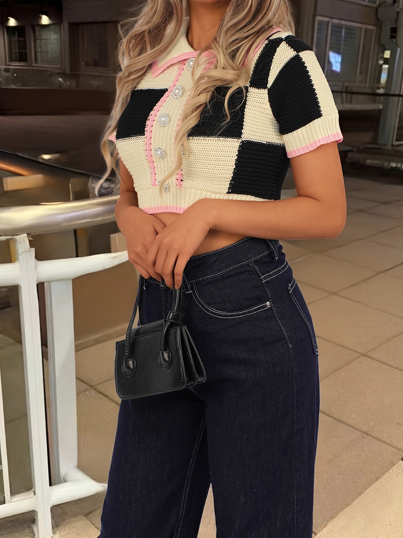 Top negro con botones de perlas + malla