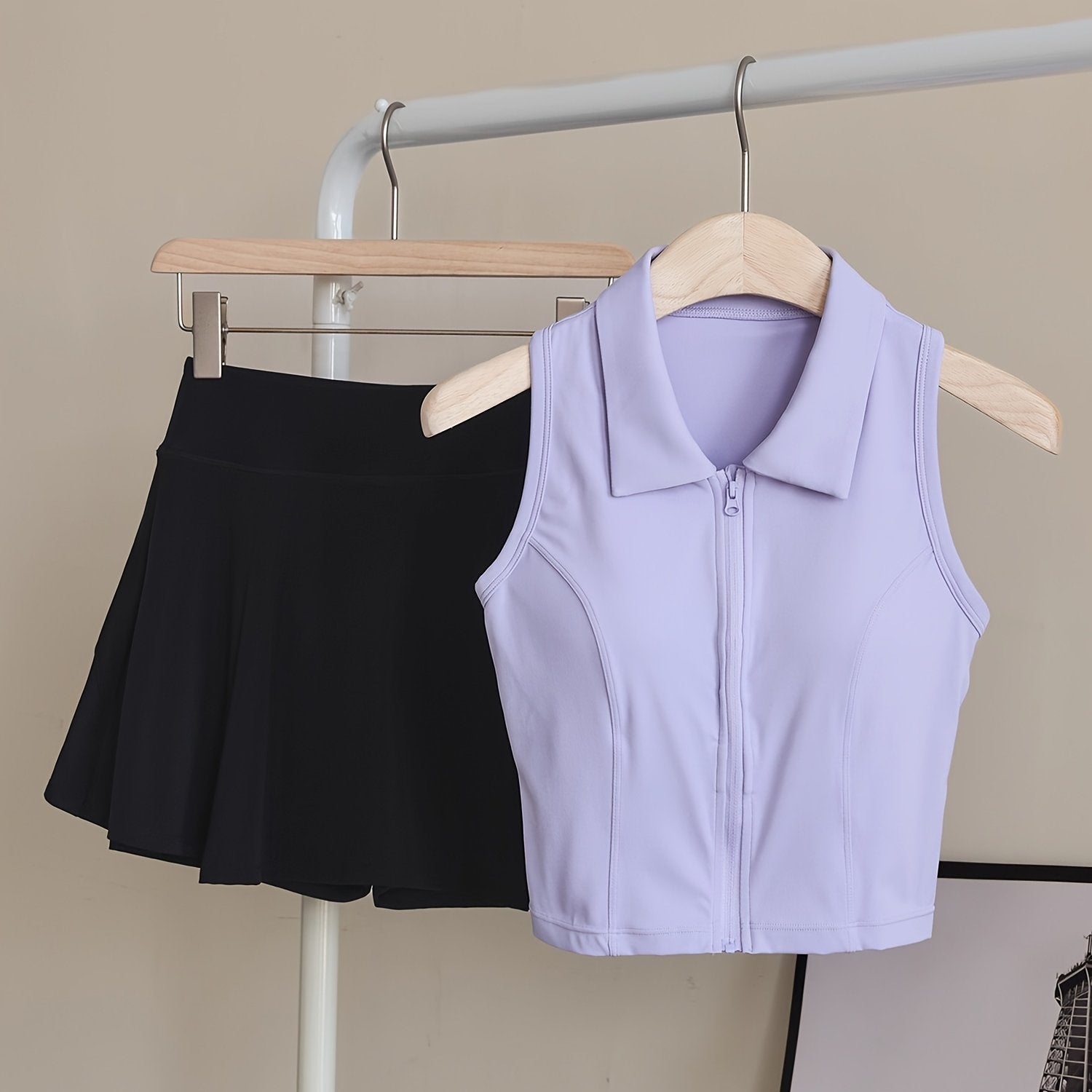 Set Deportivo 2 Piezas – Top con Almohadillas + Falda Short de Alto Rendimiento