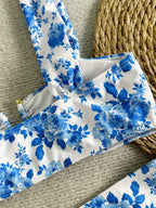Bikini azul estilo porcelana con flores