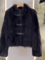 Abrigo Corto de Peluche · Cuello Alto y Botones