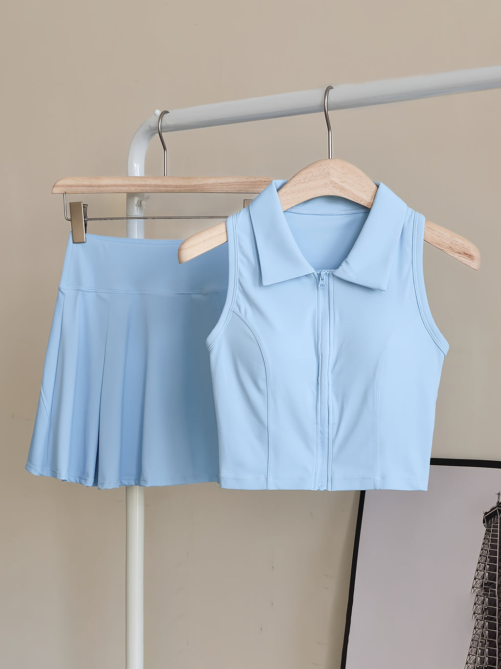 Set Deportivo 2 Piezas – Top con Almohadillas + Falda Short de Alto Rendimiento