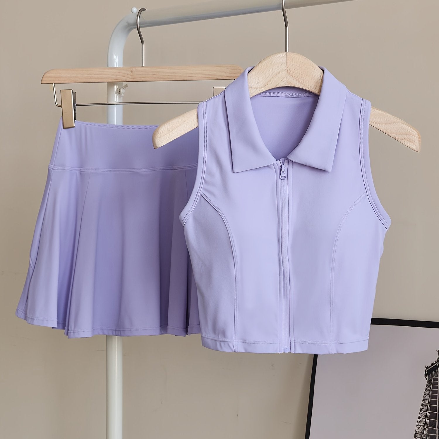 Set Deportivo 2 Piezas – Top con Almohadillas + Falda Short de Alto Rendimiento