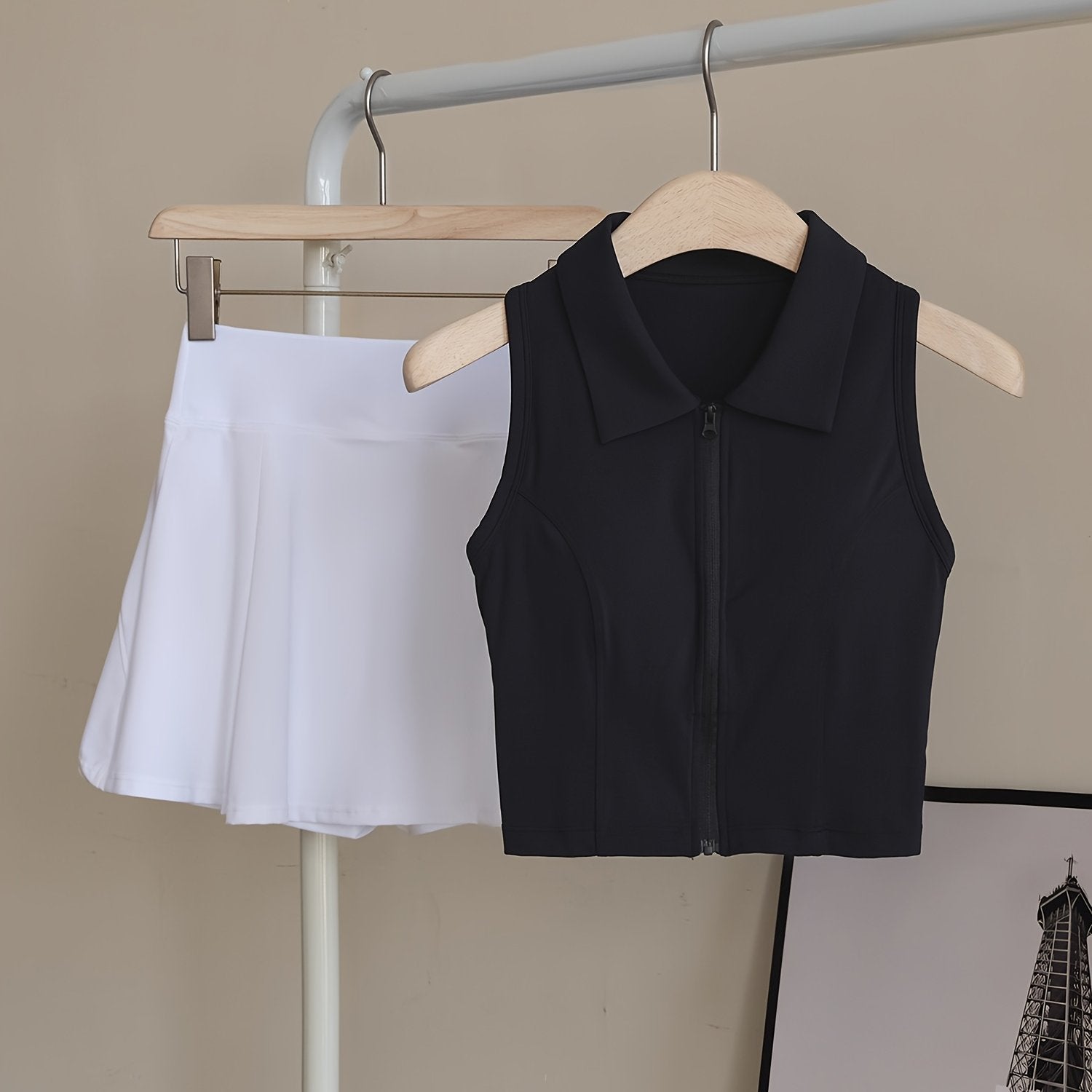 Set Deportivo 2 Piezas – Top con Almohadillas + Falda Short de Alto Rendimiento