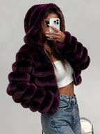 Abrigo de Peluche con Capucha 3D · Otoño/Invierno