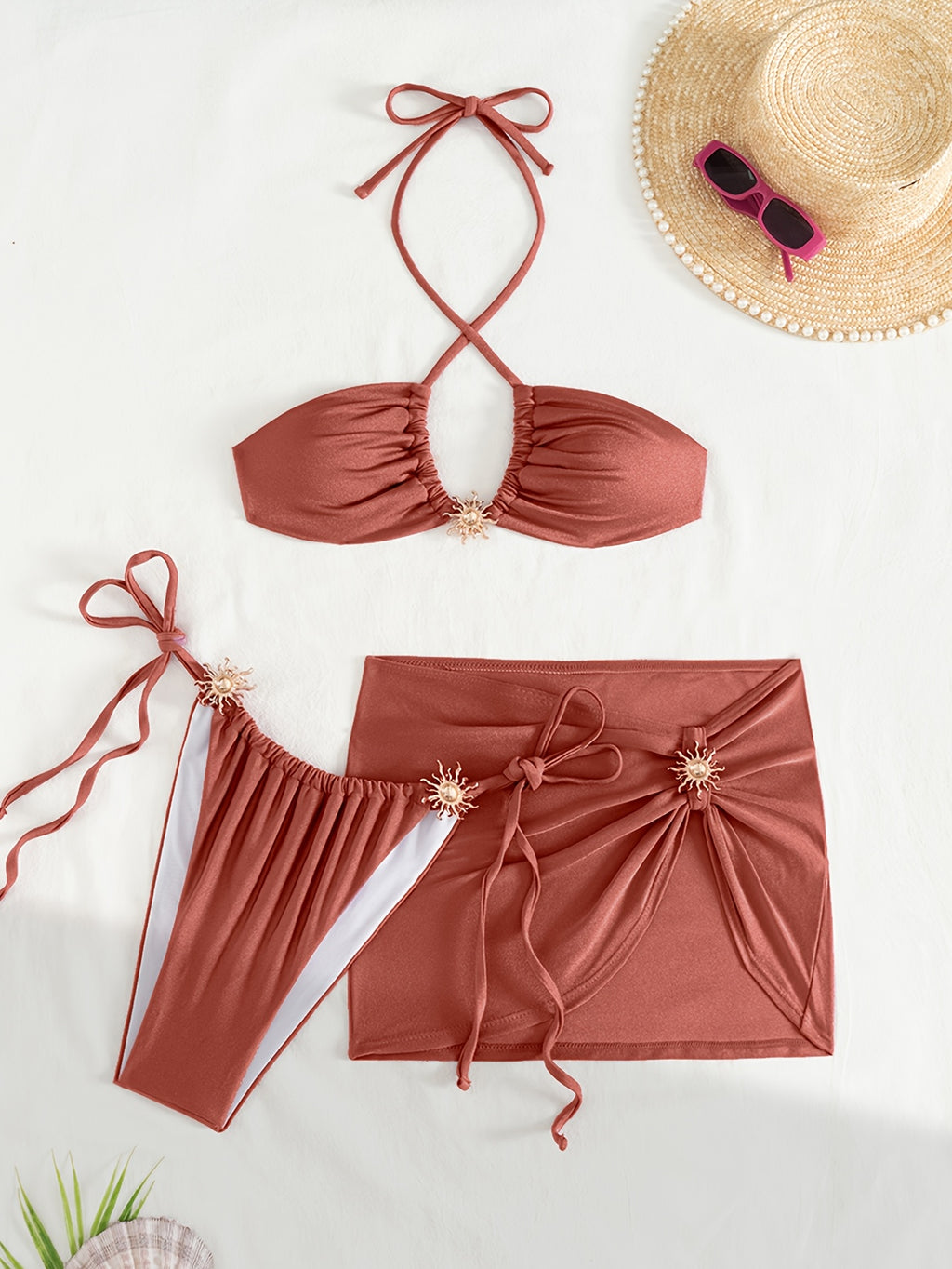 Bikini Fucsia 3 Piezas · Falda + Detalles Cruzados