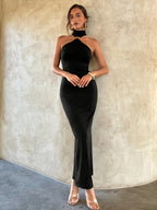 Vestido Negro Ajustado con Hebillas Metálicas y Recortes – Sexy & Elegante