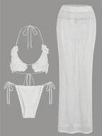 Bikini blanco con encaje y falda larga