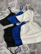 Vestido corto bodycon con tirantes asimétricos – 3 piezas