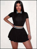 Conjunto de camiseta ajustada y falda mini con rayas.