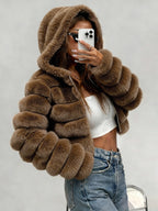 Abrigo de Peluche con Capucha 3D · Otoño/Invierno