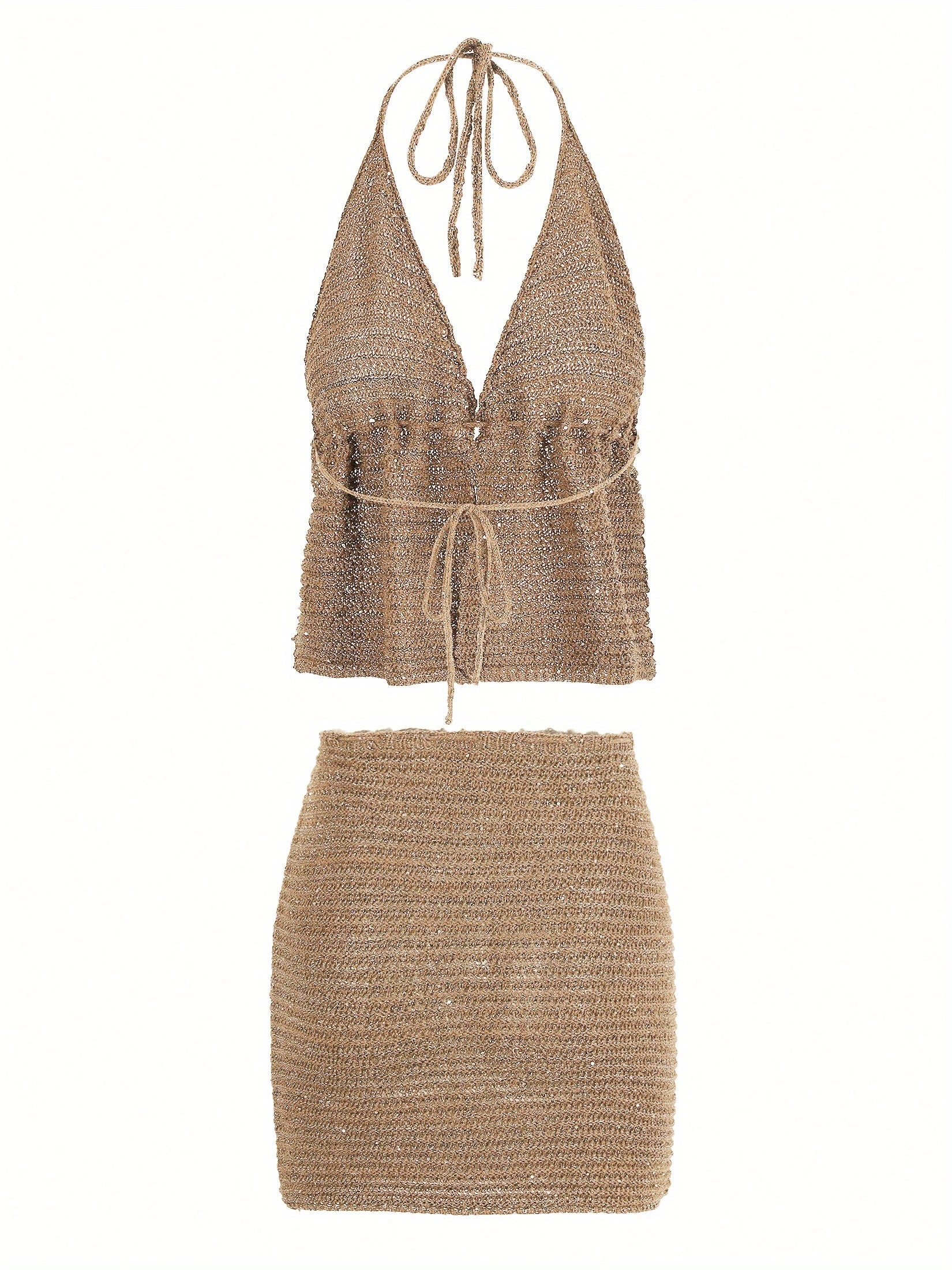 Set de dos piezas compuesto por top estilo bikini y falda