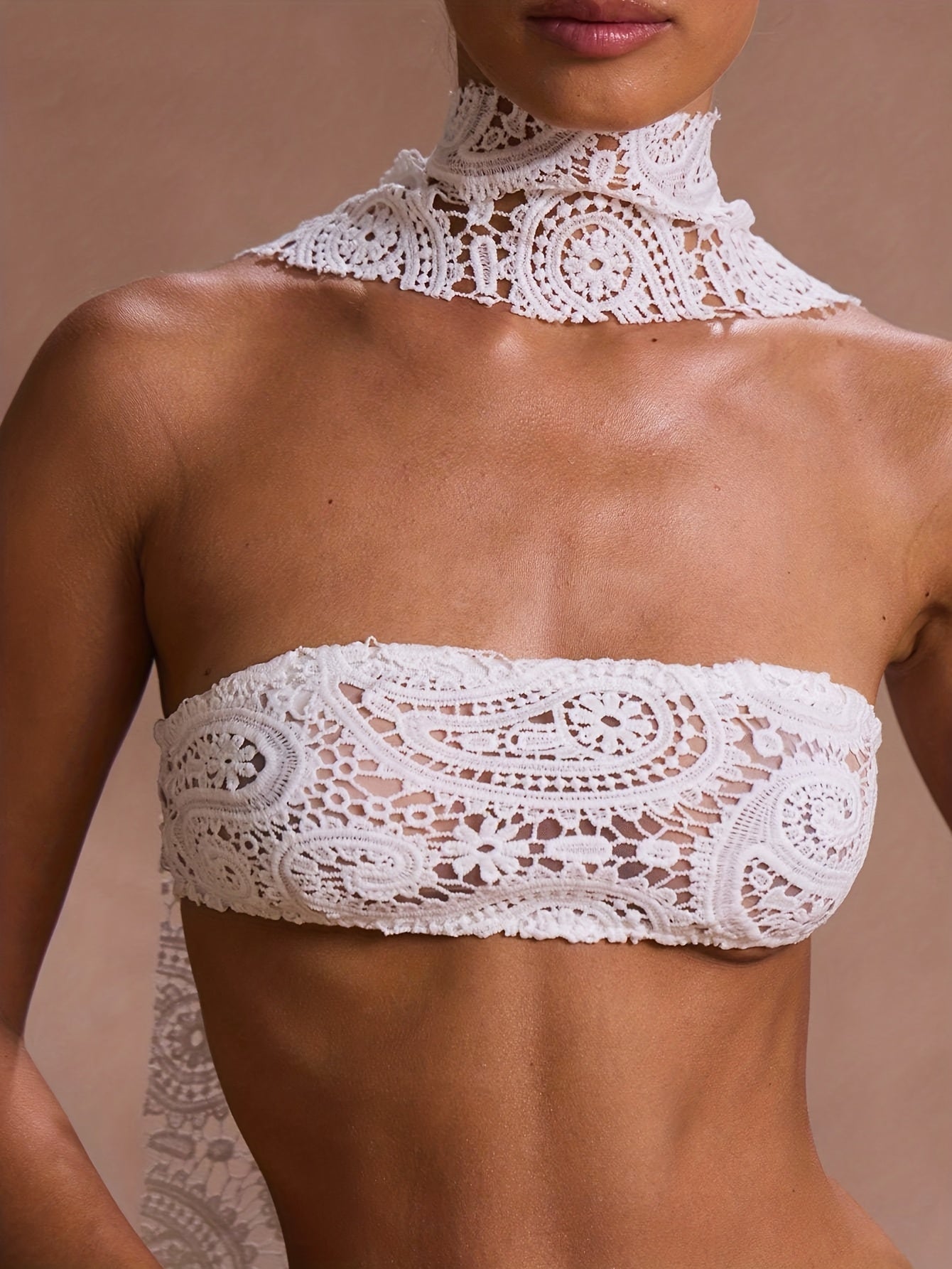 Top Bandeau Calado con Lazo al Cuello – Sexy para Playa & Fiesta