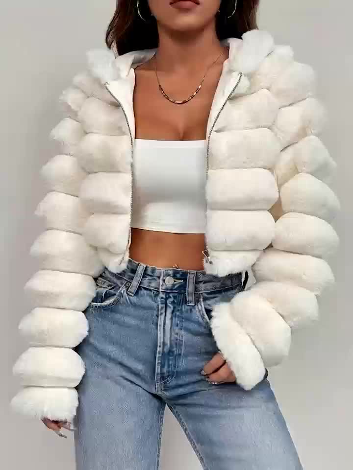 Abrigo de Peluche con Capucha 3D · Otoño/Invierno