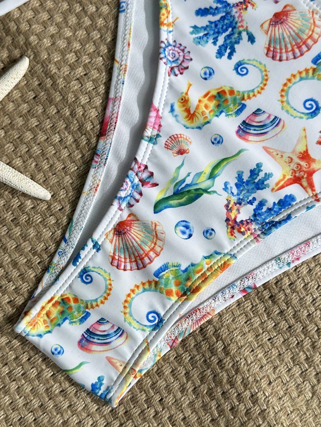 Bikini halter con estampado dopamina