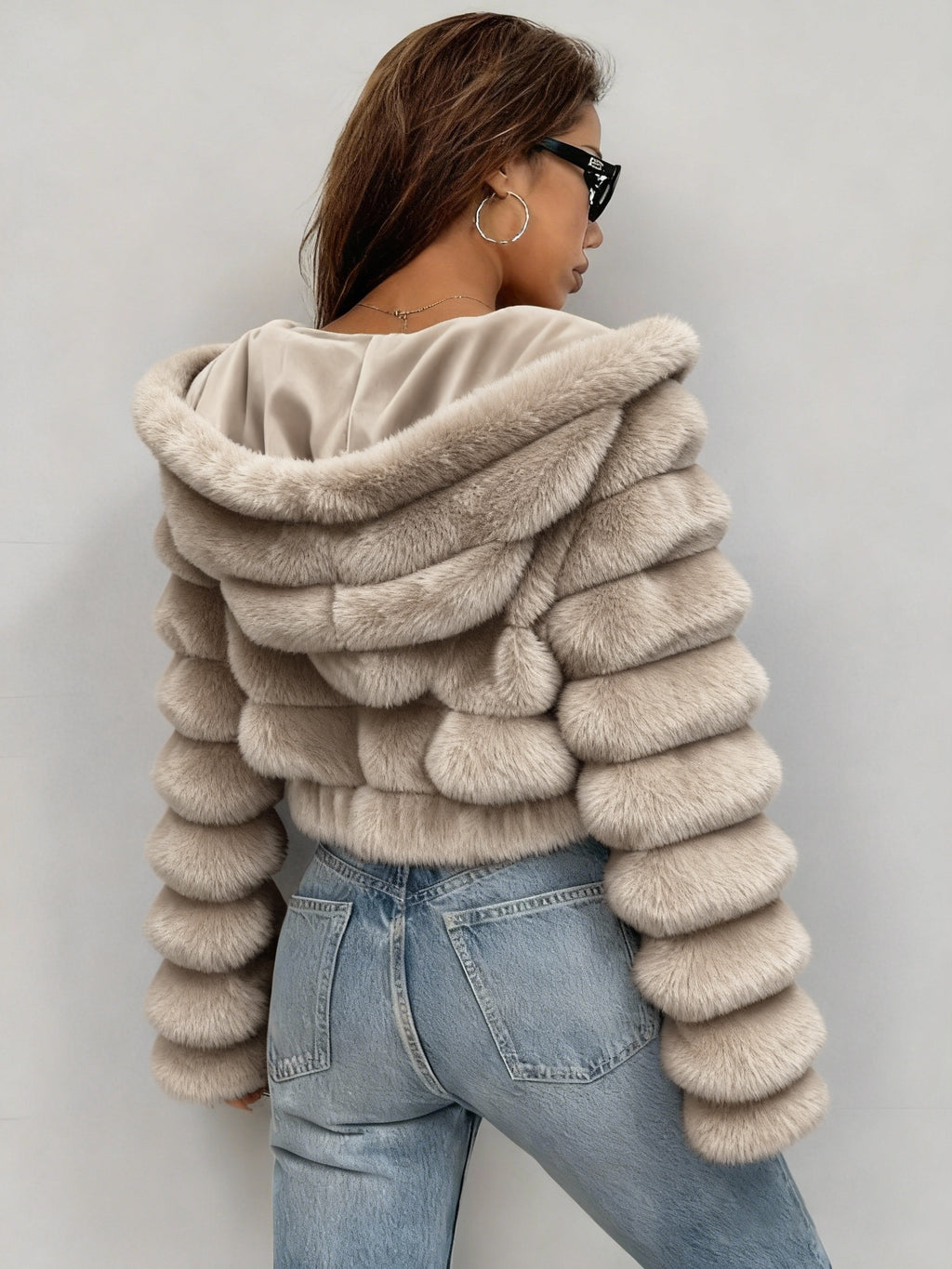 Abrigo de Peluche con Capucha 3D · Otoño/Invierno