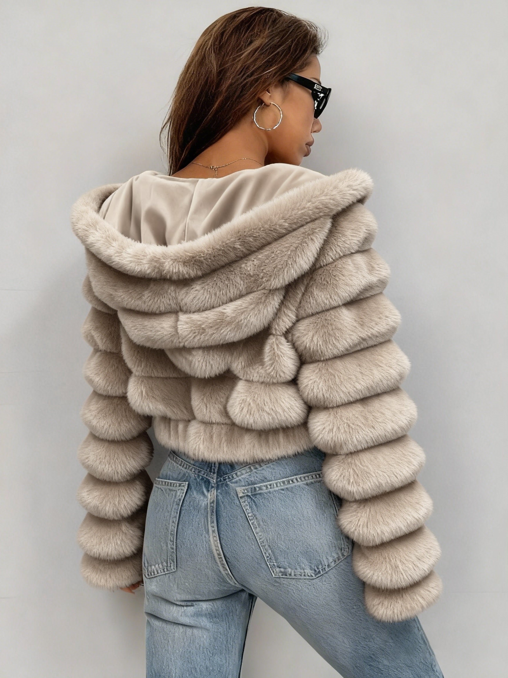 Abrigo de Peluche con Capucha 3D · Otoño/Invierno