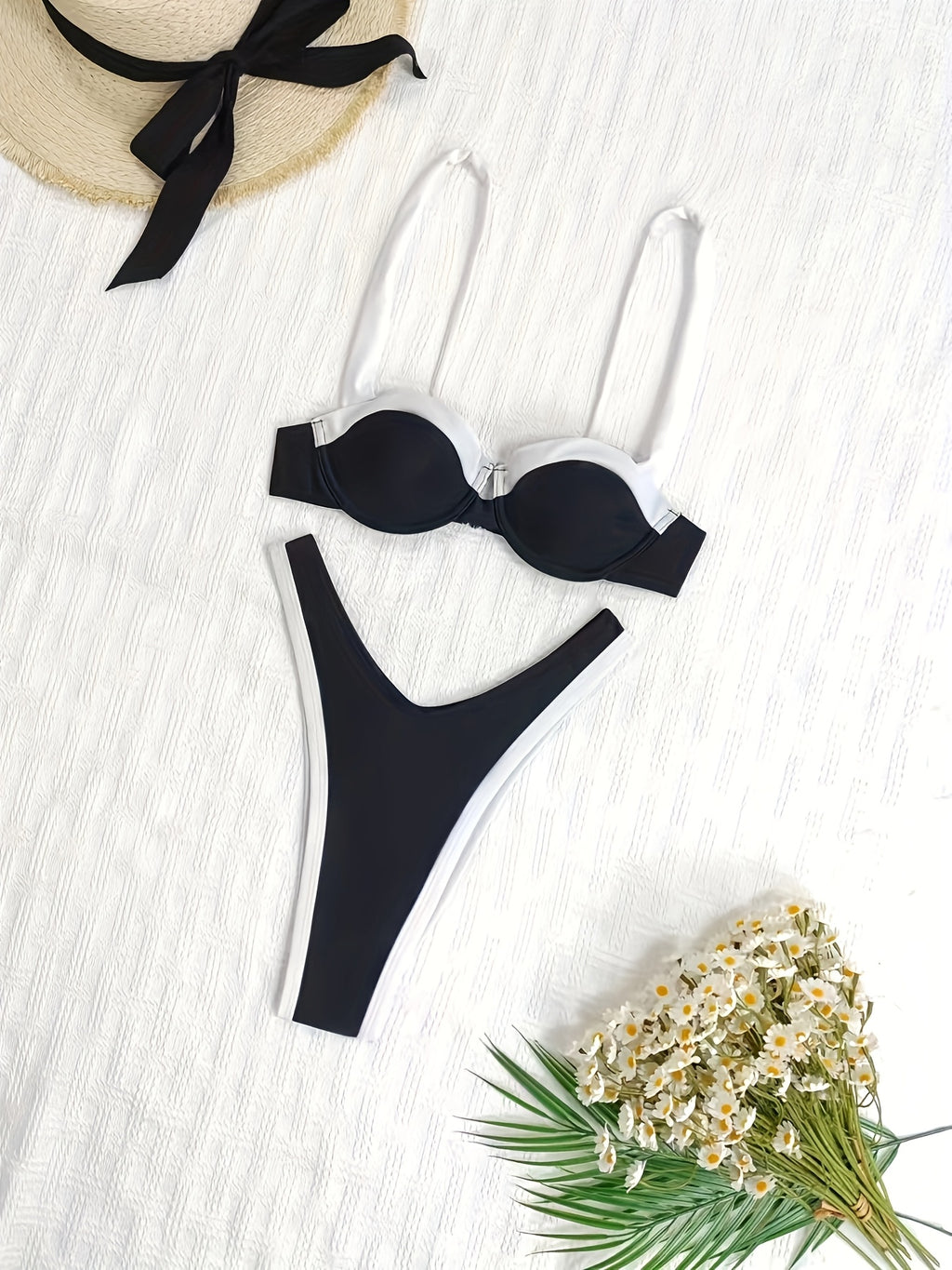 Bikini Bicolor Blanco & Negro con Aro – Sexy para Playa y Vacaciones