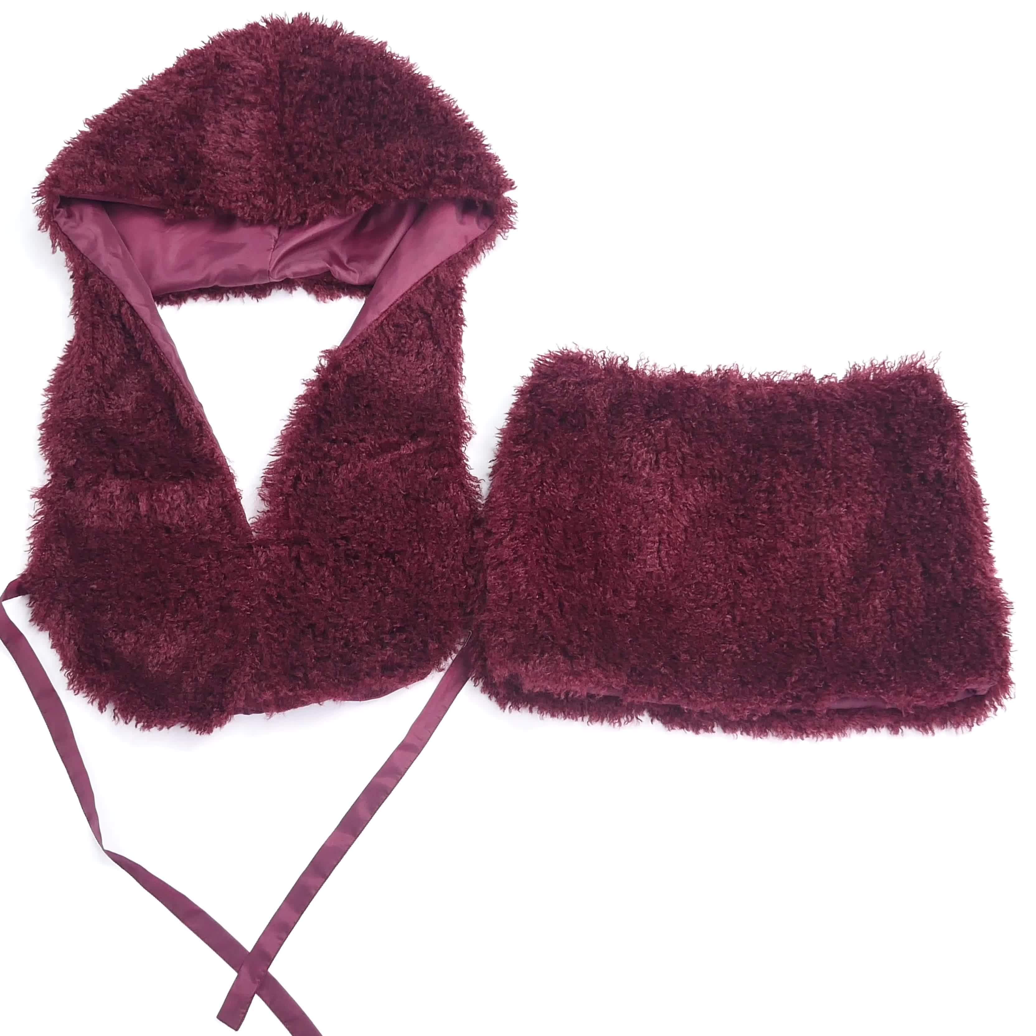 Conjunto 2 Piezas · Top con Capucha y Espalda Descubierta + Mini Falda