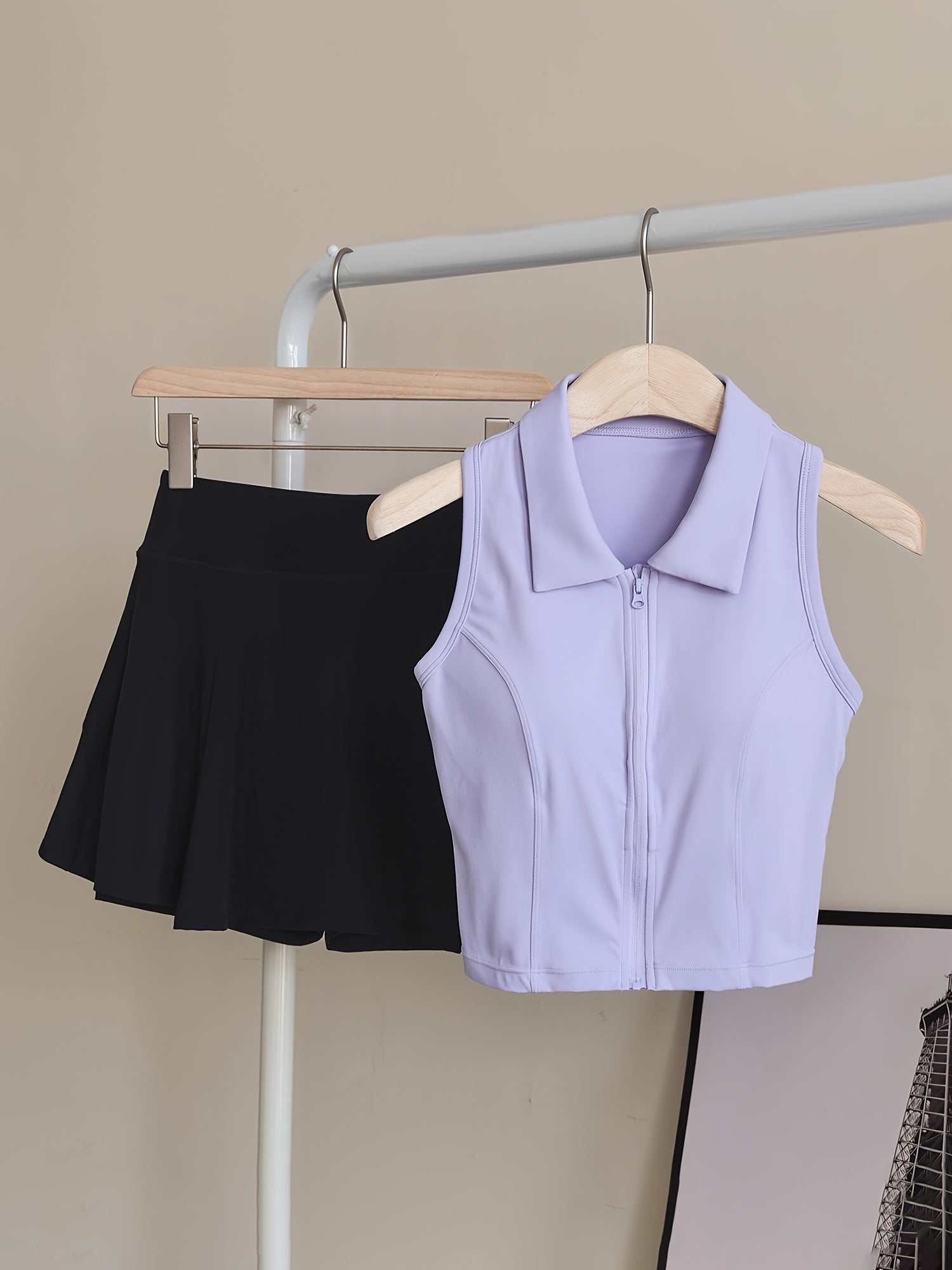 Set Deportivo 2 Piezas – Top con Almohadillas + Falda Short de Alto Rendimiento