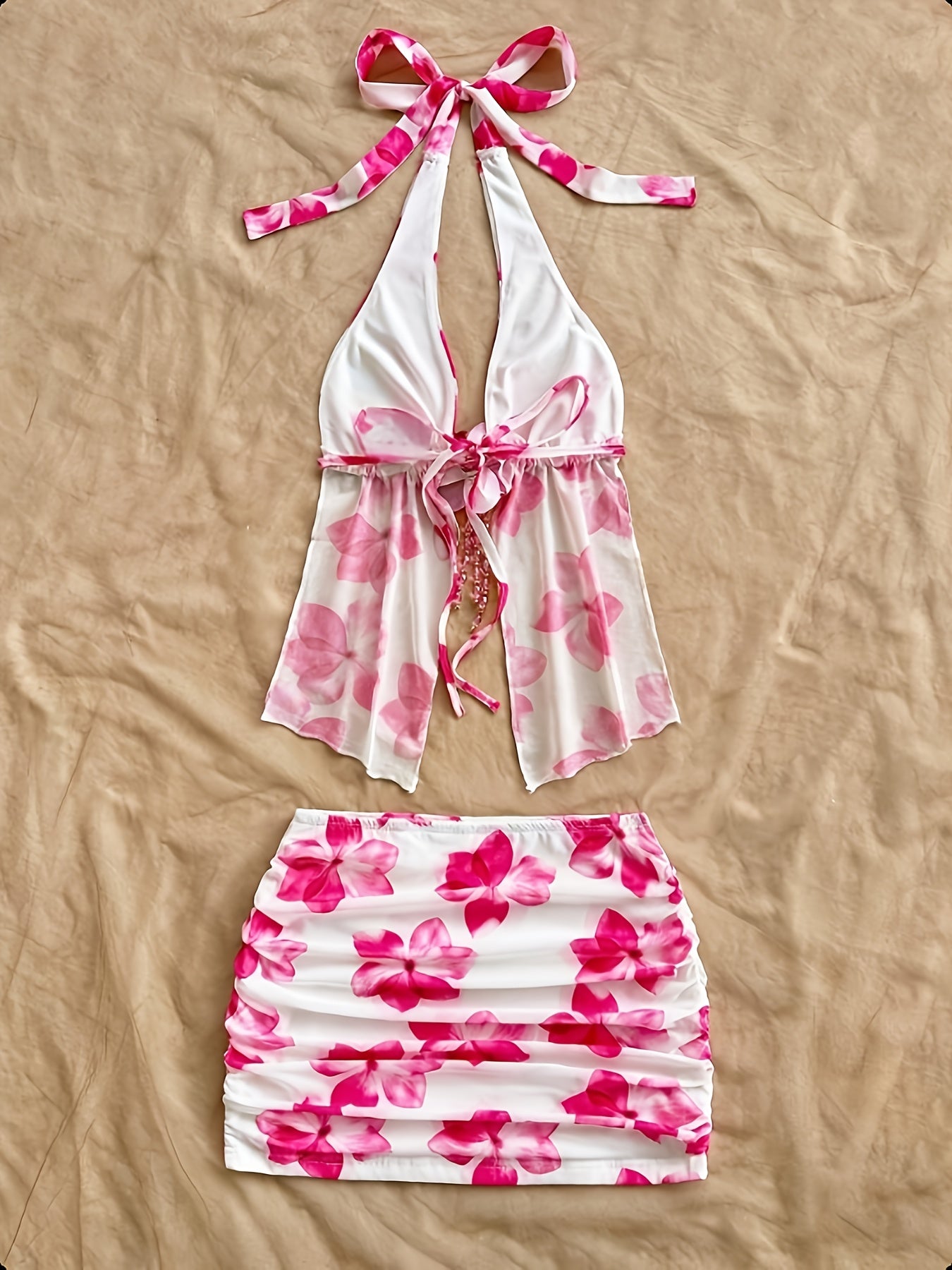 Set Vacacional Estampado – Top Strapless con Lazo + Mini Falda Plisada