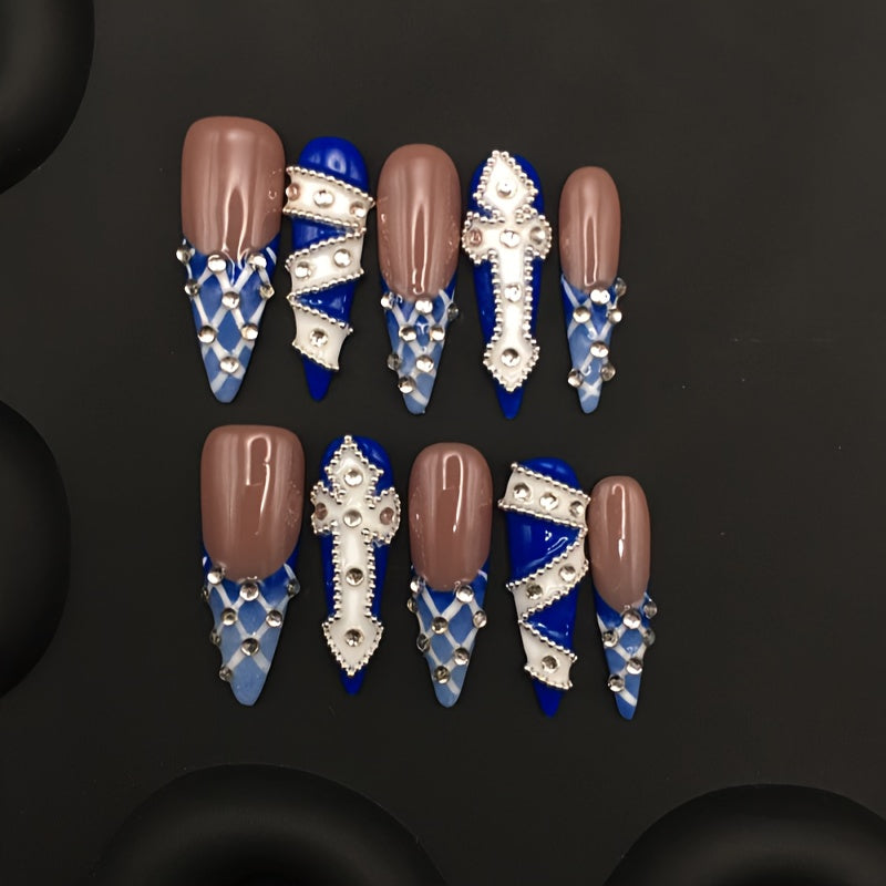 Uñas postizas stiletto vintage con malla y cristales