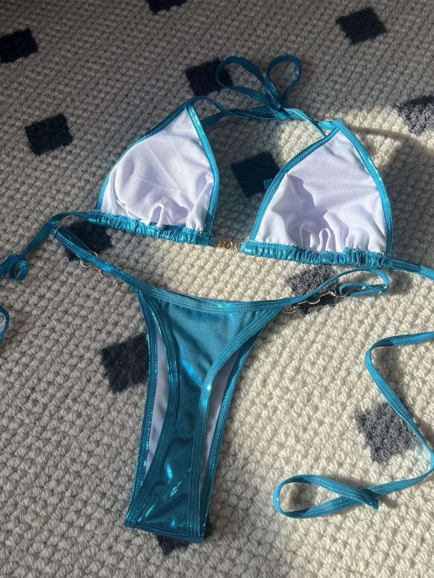 Micro Bikini Rosa Brillante Efecto PU – Sexy para Playa