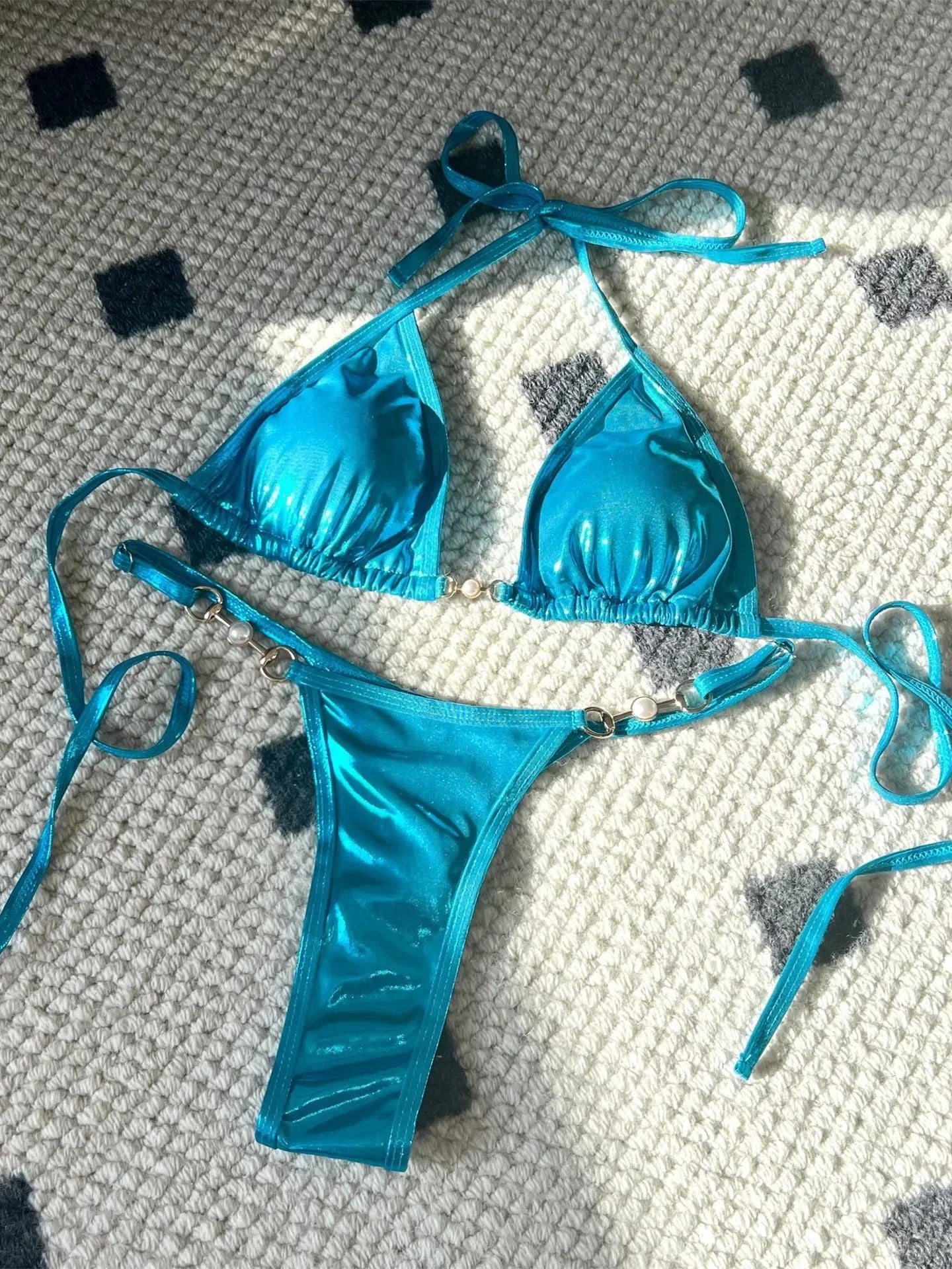 Micro Bikini Rosa Brillante Efecto PU – Sexy para Playa