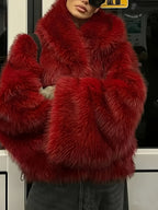 Abrigo de Peluche con Capucha · Elegante y Casual