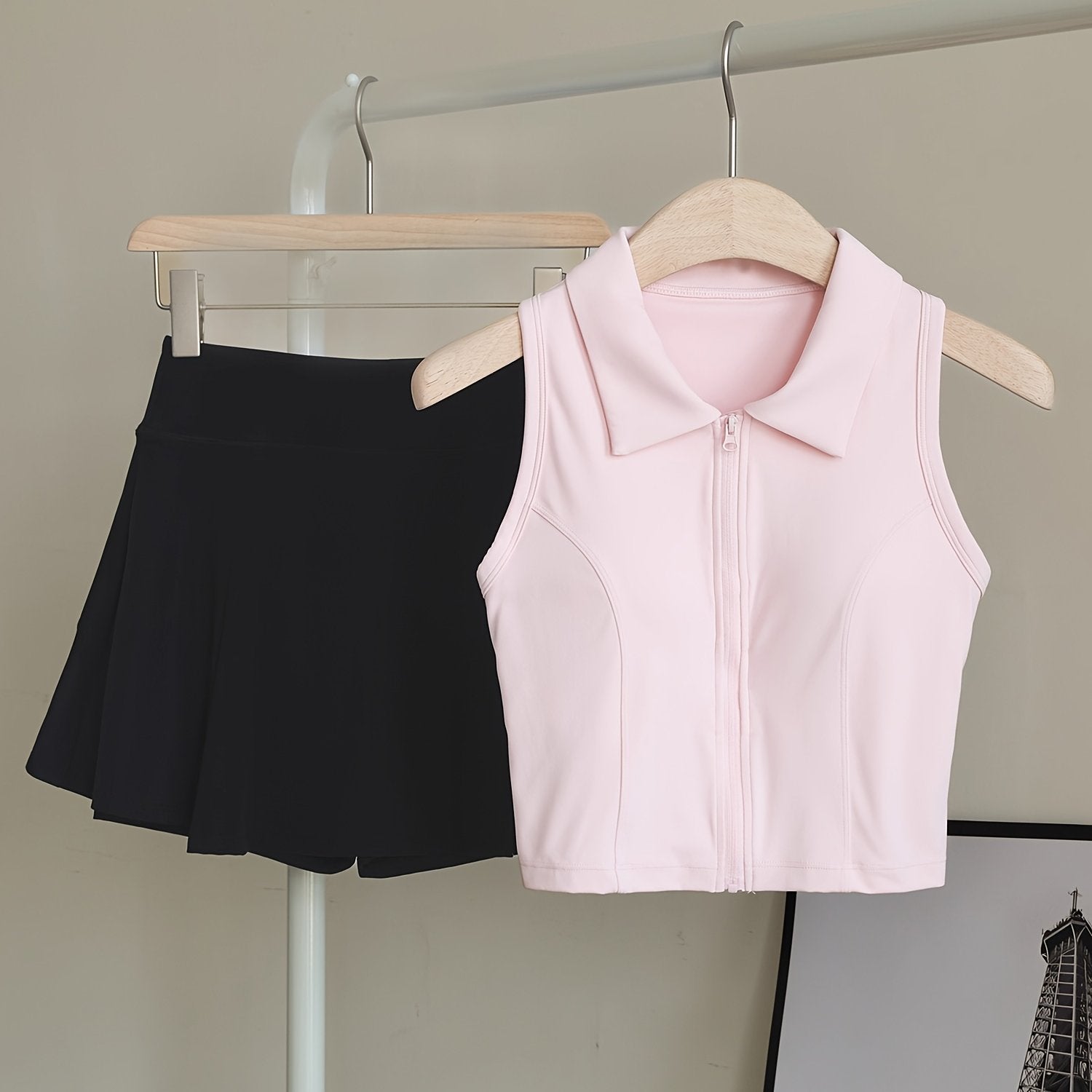 Set Deportivo 2 Piezas – Top con Almohadillas + Falda Short de Alto Rendimiento