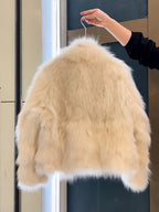 Abrigo Corto de Peluche · Cuello Alto y Botones