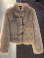 Abrigo Corto de Peluche · Cuello Alto y Botones