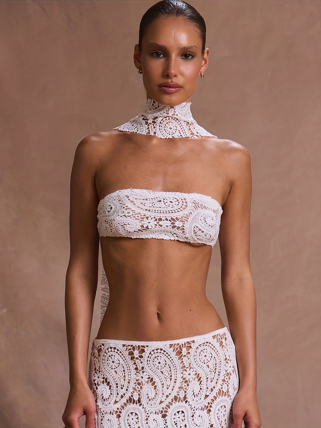 Top Bandeau Calado con Lazo al Cuello – Sexy para Playa & Fiesta