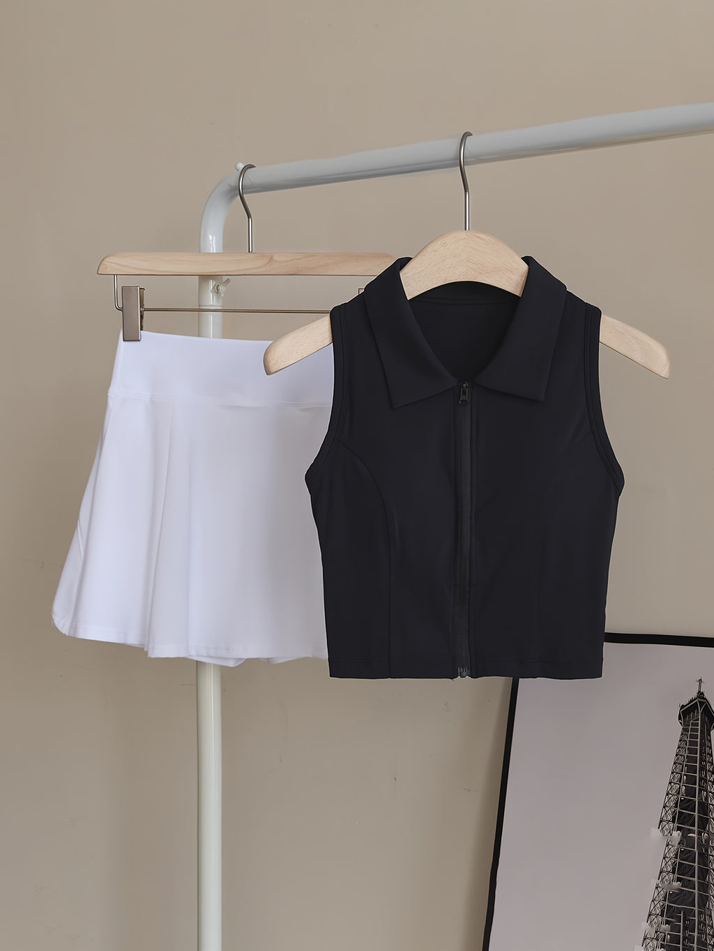 Set Deportivo 2 Piezas – Top con Almohadillas + Falda Short de Alto Rendimiento