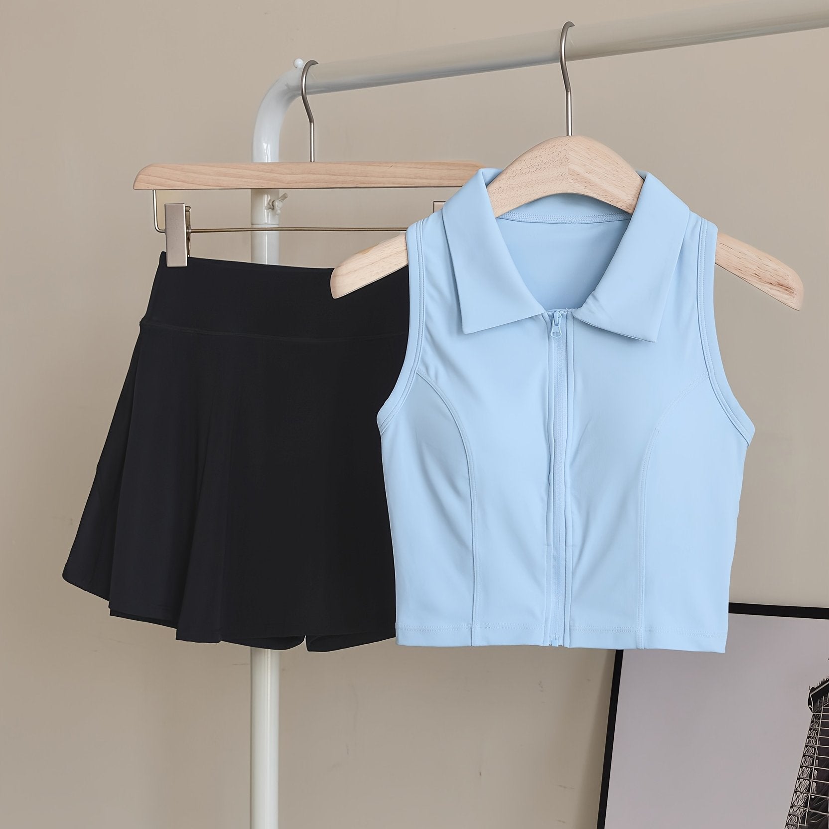 Set Deportivo 2 Piezas – Top con Almohadillas + Falda Short de Alto Rendimiento