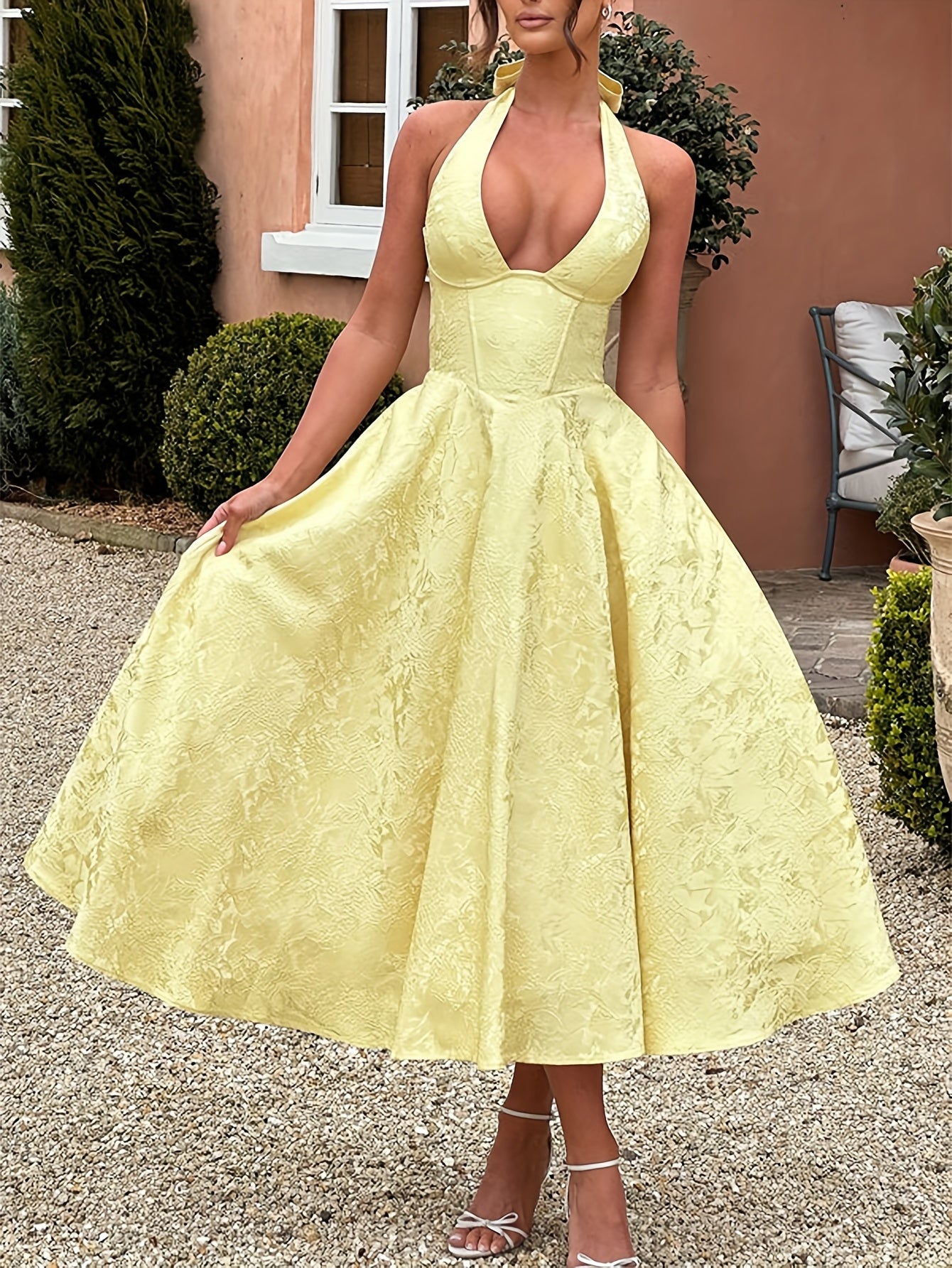 Vestido Largo Estilo Francés con Escote Profundo y Lazada – Elegante para Eventos