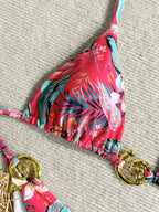 Bikini sexy con copa triangular y braga de corte alto