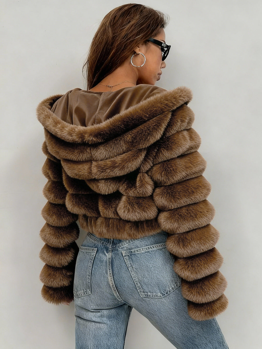 Abrigo de Peluche con Capucha 3D · Otoño/Invierno