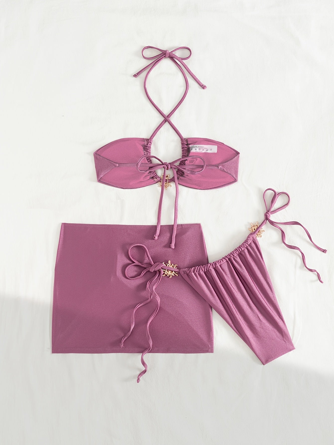 Bikini Fucsia 3 Piezas · Falda + Detalles Cruzados