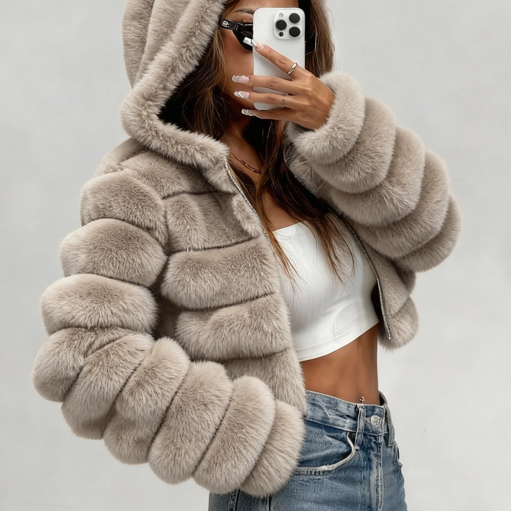 Abrigo de Peluche con Capucha 3D · Otoño/Invierno